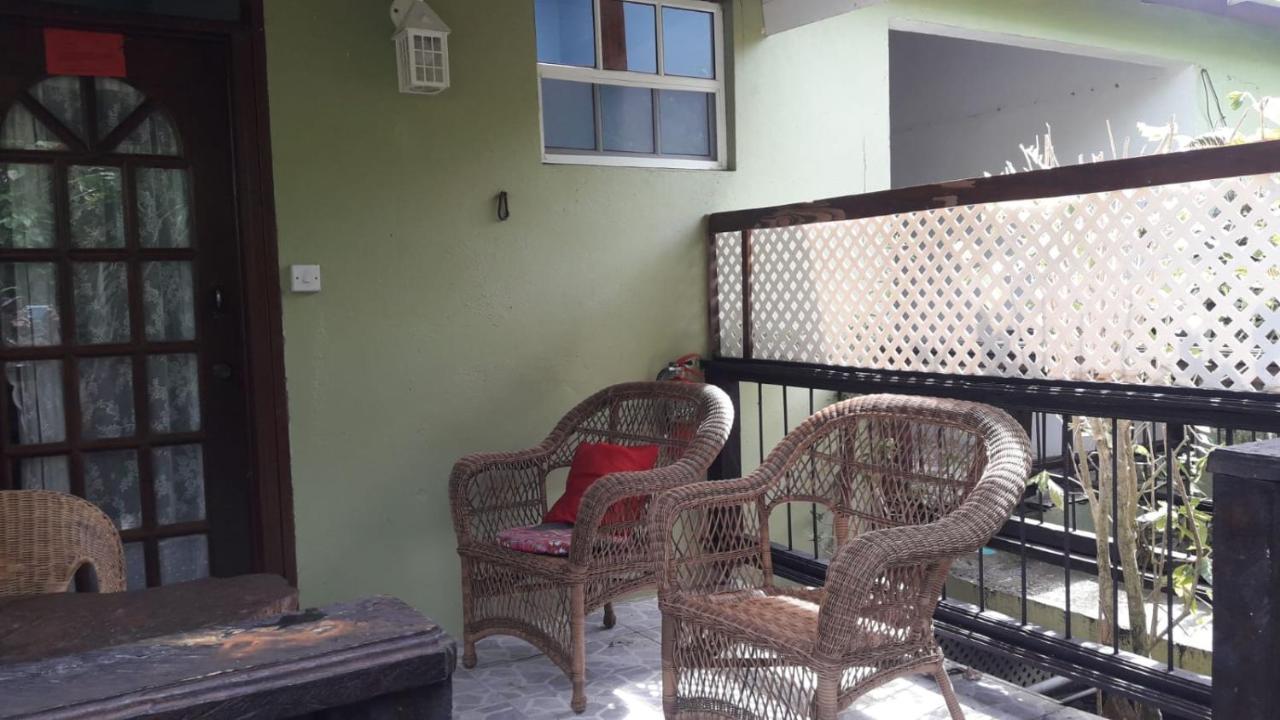 Hibiscus Valley Inn Marigot Bagian luar foto