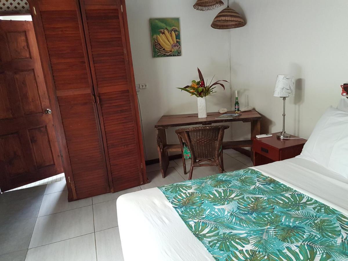 Hibiscus Valley Inn Marigot Bagian luar foto