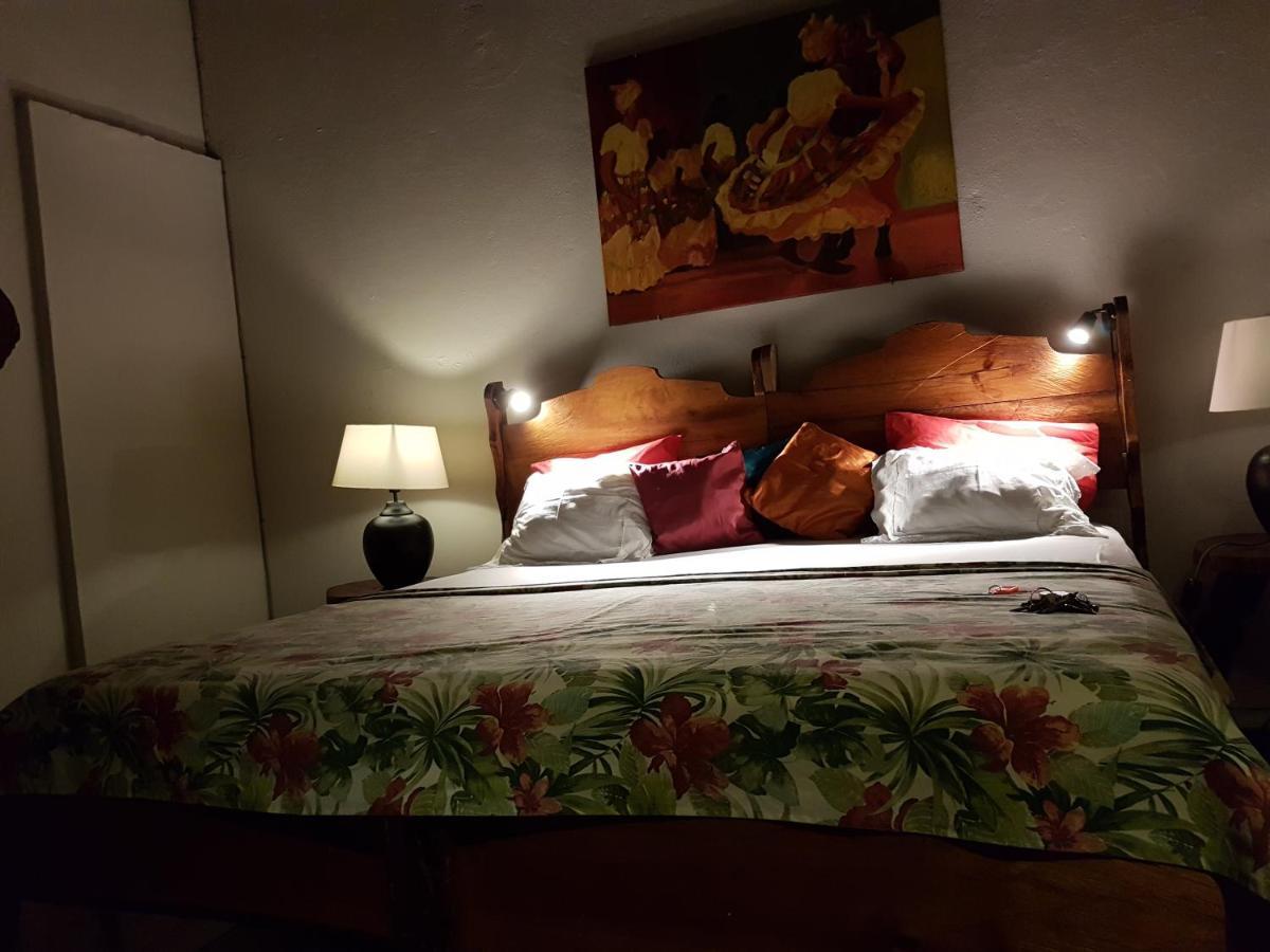 Hibiscus Valley Inn Marigot Bagian luar foto