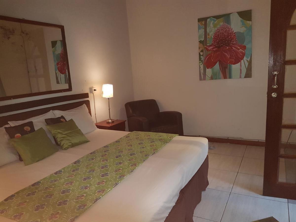 Hibiscus Valley Inn Marigot Bagian luar foto