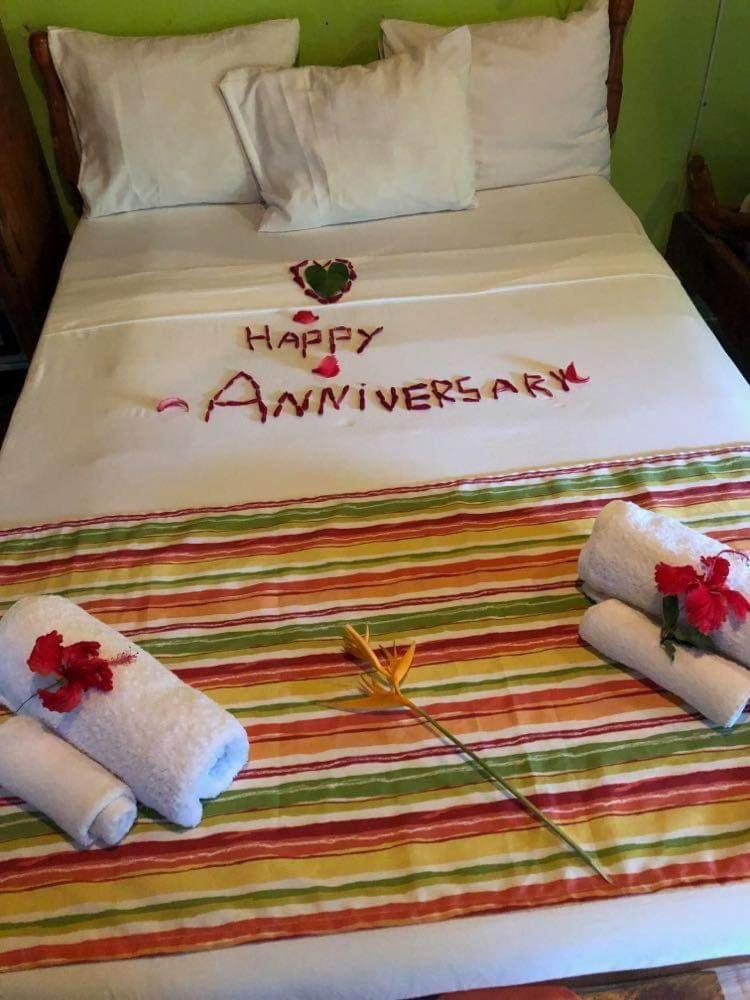 Hibiscus Valley Inn Marigot Bagian luar foto